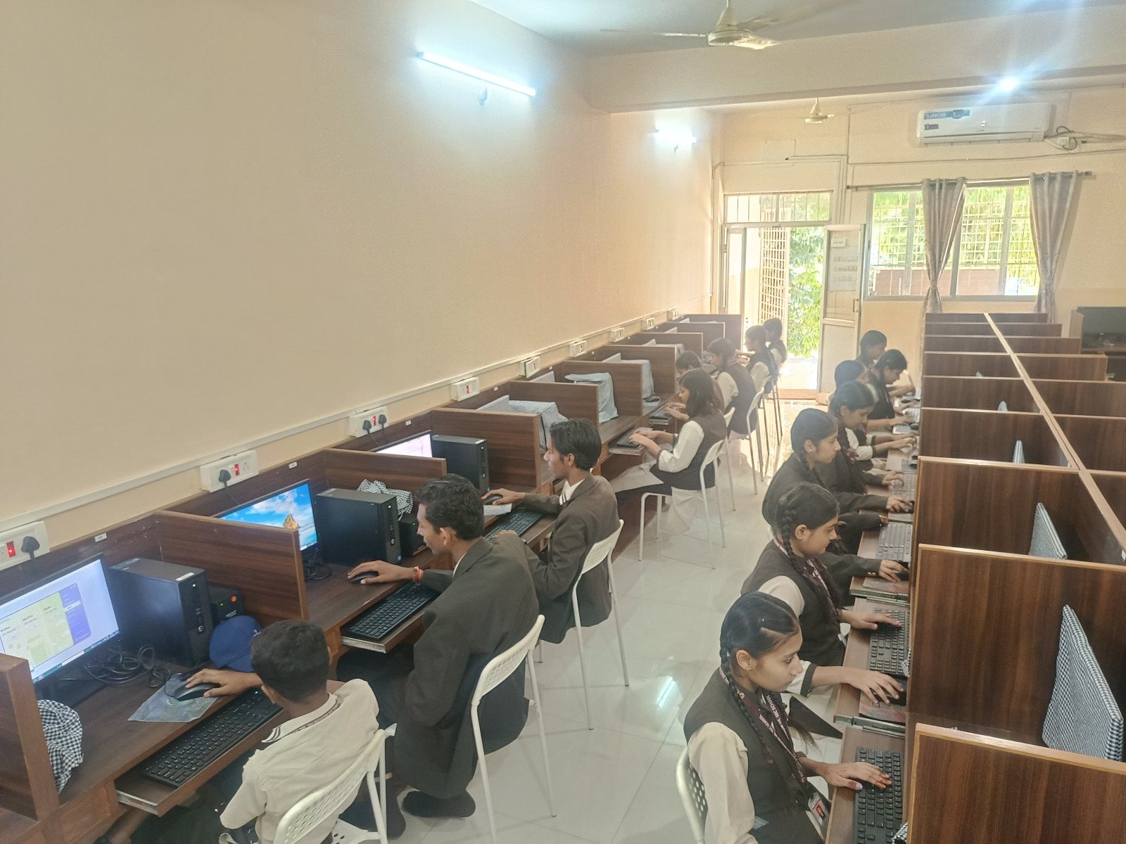 COMPUTER LAB
